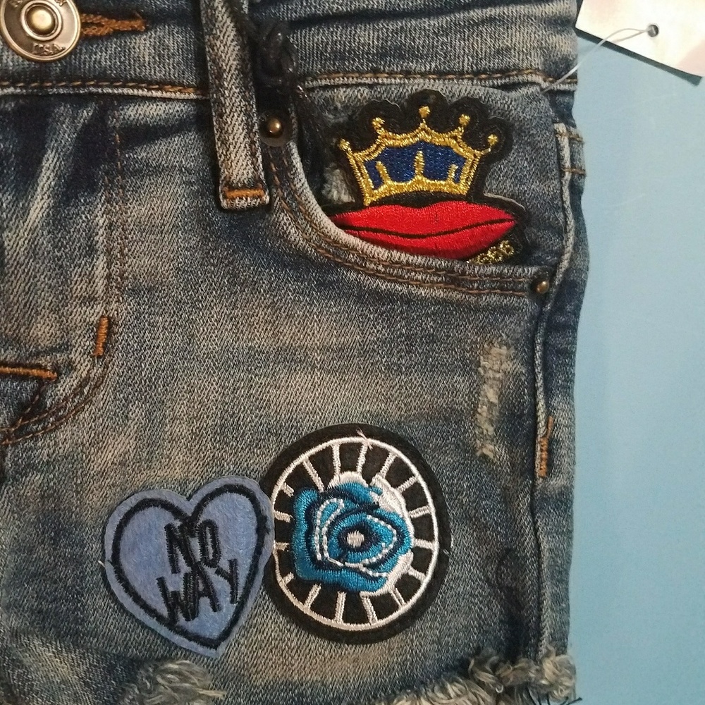 NWT Girls Hudson Jean Shorts with Patches - Picture 4 of 7